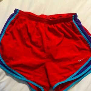 Nike women’s dry tempo shorts size small. Red